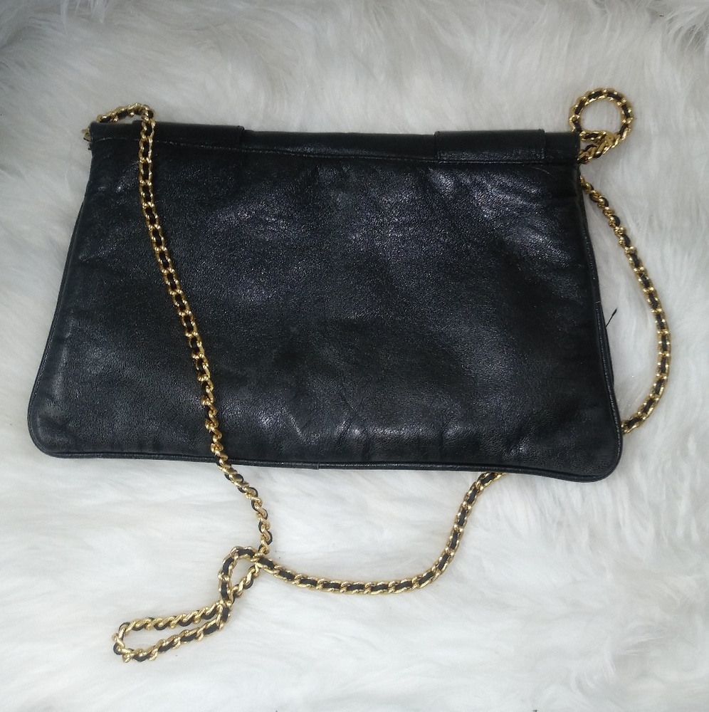 Shoulder clutch